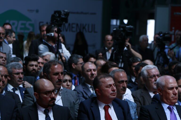 Bursa Insaat Fuari Nisan